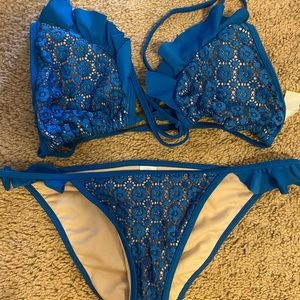 Flower/ruffle blue bikini